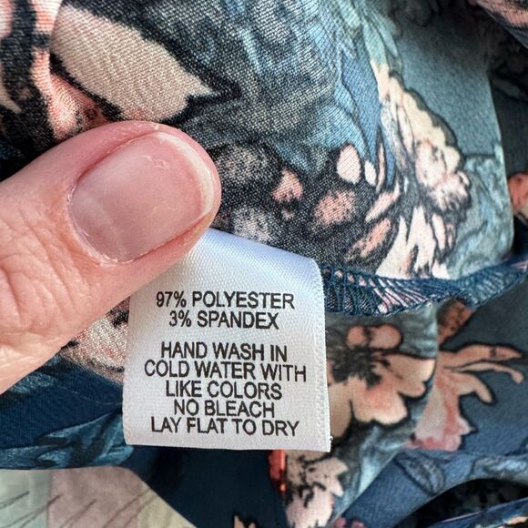 🌞 NWT Silk Material Floral Asymmetrical Skirt - Picture 2 of 7